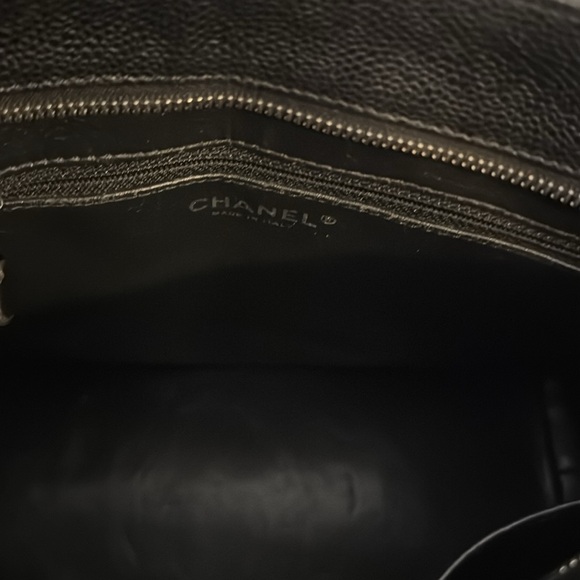 CHANEL tote - Picture 7 of 17